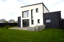 TRES BELLE MAISON CONTEMPORAINE ET ATYPIQUE