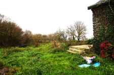 LONGERE A FINIR DE RENOVER D'ENVIRON 155M2 AVEC UN HECTARE