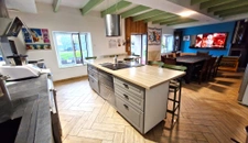 CHARMANTE LONGERE AVEC BEAU TERRAIN  