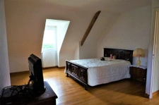 MAISON TRADITIONNELLE AVEC HANGAR