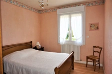 MAISON TRADITIONNELLE AVEC HANGAR