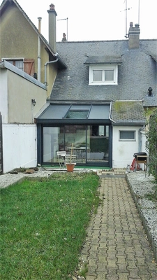 Maison proche commerces et tram