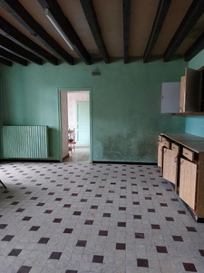 Maison à rénover et dépendances