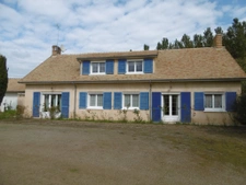 maison au calme avec 5 hectares. 5 ch. 700 m2 de dépendances