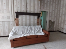 Maison à rénover et dépendances