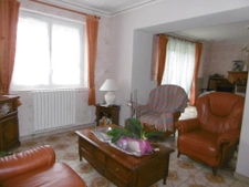 maison au calme avec 5 hectares. 5 ch. 700 m2 de dépendances