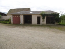 maison au calme avec 5 hectares. 5 ch. 700 m2 de dépendances