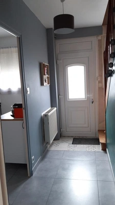 Maison proche commerces et bus et tram