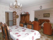 maison au calme avec 5 hectares. 5 ch. 700 m2 de dépendances