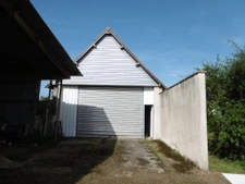 maison au calme avec 5 hectares. 5 ch. 700 m2 de dépendances