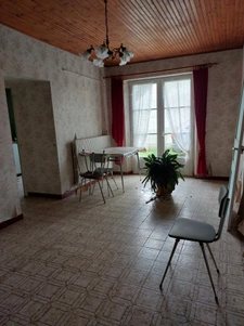 Maison à rénover et dépendances