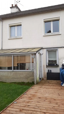 Maison proche commerces et bus et tram