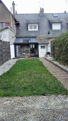 Maison proche commerces et tram