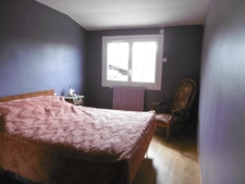 maison au calme avec 5 hectares. 5 ch. 700 m2 de dépendances