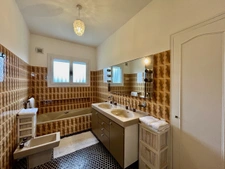 MAISON 4 CHAMBRES, PARC PAYSAGER, 2600M2 TERRAIN, DOUBLE GAR