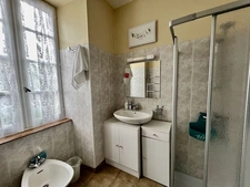 CHARMANTE MAISON PIERRES AVEC GARAGE ET ATELIER 123M2