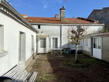 Maison de bourg, 2 ème maison d'habitation et grandes dépend