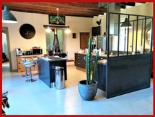 PROPRIETE du 19ème siècle de 300 m2 avec terrain de 4ha envi