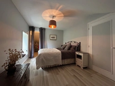 Propriété avec maison principale et gîte potentiel sur grand