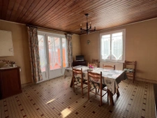 Maison de plain-pied, 3 chambres, 2 garages et atelier