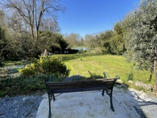 Vue lac, parc arboré, rivière et terrain de 3000 m2   3 cham