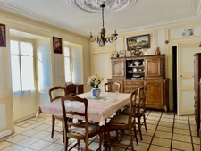 Maison de bourg, 2 ème maison d'habitation et grandes dépend