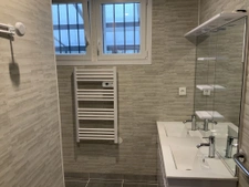 Maison de plain-pied avec jardin et véranda à 2 pas du centr