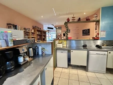 Café / salon de thé avec logement 3 chambres et jardin   For