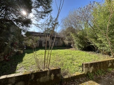 Maison avec dépendances, 4 chambres, panneaux solaires et fo