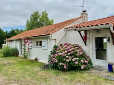 Longère au coeur du marais breton avec dépendances