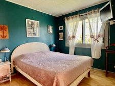 Maison de 123 m2 avec grand terrain, piscine couverte, 3 cha