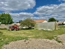 Terrain constructible à viabiliser à 2 pas du centre-bourg