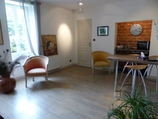 PROPRIETE du 19ème siècle de 300 m2 avec terrain de 4ha envi