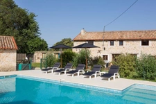 maison de maitre 192m2 et 5 gites -  27 places - 357m2, 2700