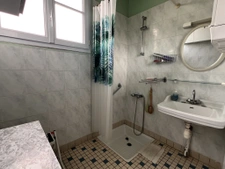 Maison de plain-pied, 3 chambres, 2 garages et atelier