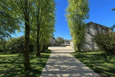 Maison de caractère avec dépendances, piscine chauffée et pa
