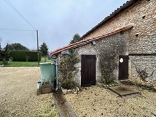 belle demeure en pierres, 2 chambres, piscine, dépendances