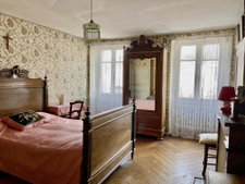 Maison de bourg, 2 ème maison d'habitation et grandes dépend