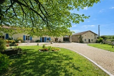 Maison familiale 4 chambres avec granges et seconde maison à