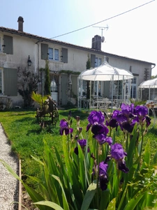 longère en pierres avec granges , 3 chambres, possibilité ch