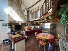 Domaine clos avec 2 maisons, piscine chauffée et dépendances