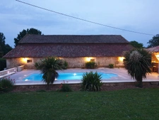 maison type longère avec parc paysager, carport, cuisine d'é