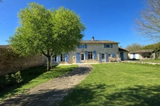 Maison de caractère avec dépendances, piscine chauffée et pa