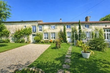 longère en pierres avec granges , 3 chambres, possibilité ch