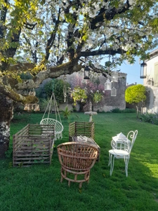longère en pierres avec granges , 3 chambres, possibilité ch