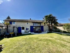 Domaine clos avec 2 maisons, piscine chauffée et dépendances