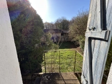 Maison avec dépendances, 4 chambres, panneaux solaires et fo