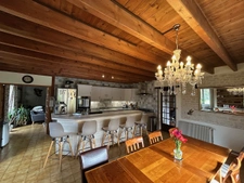 maison type longère avec parc paysager, carport, cuisine d'é