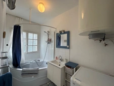 Propriété avec maison principale et gîte potentiel sur grand