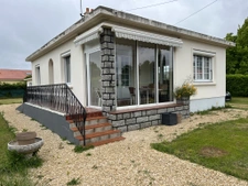 Maison de plain pied avec garages et jardin à Machecoul